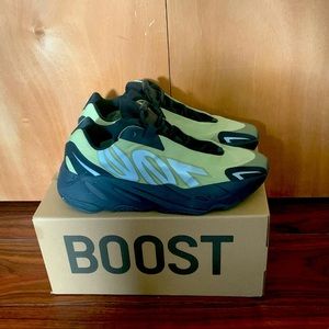 Size 8.5(W) Yeezy Adidas Boost 700 MNVN “Resin”